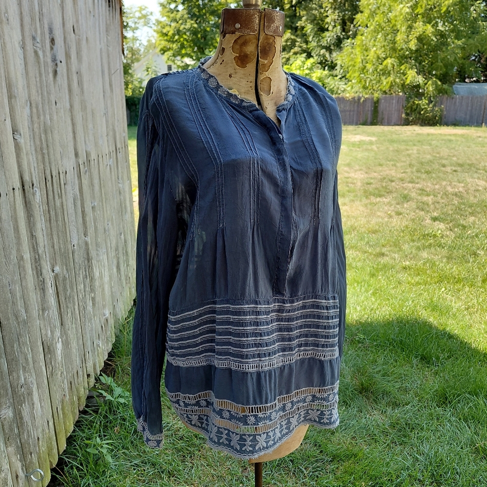 Johnny Was navy blue & gray eyelet embroidered Lace boho top Womens free size L
